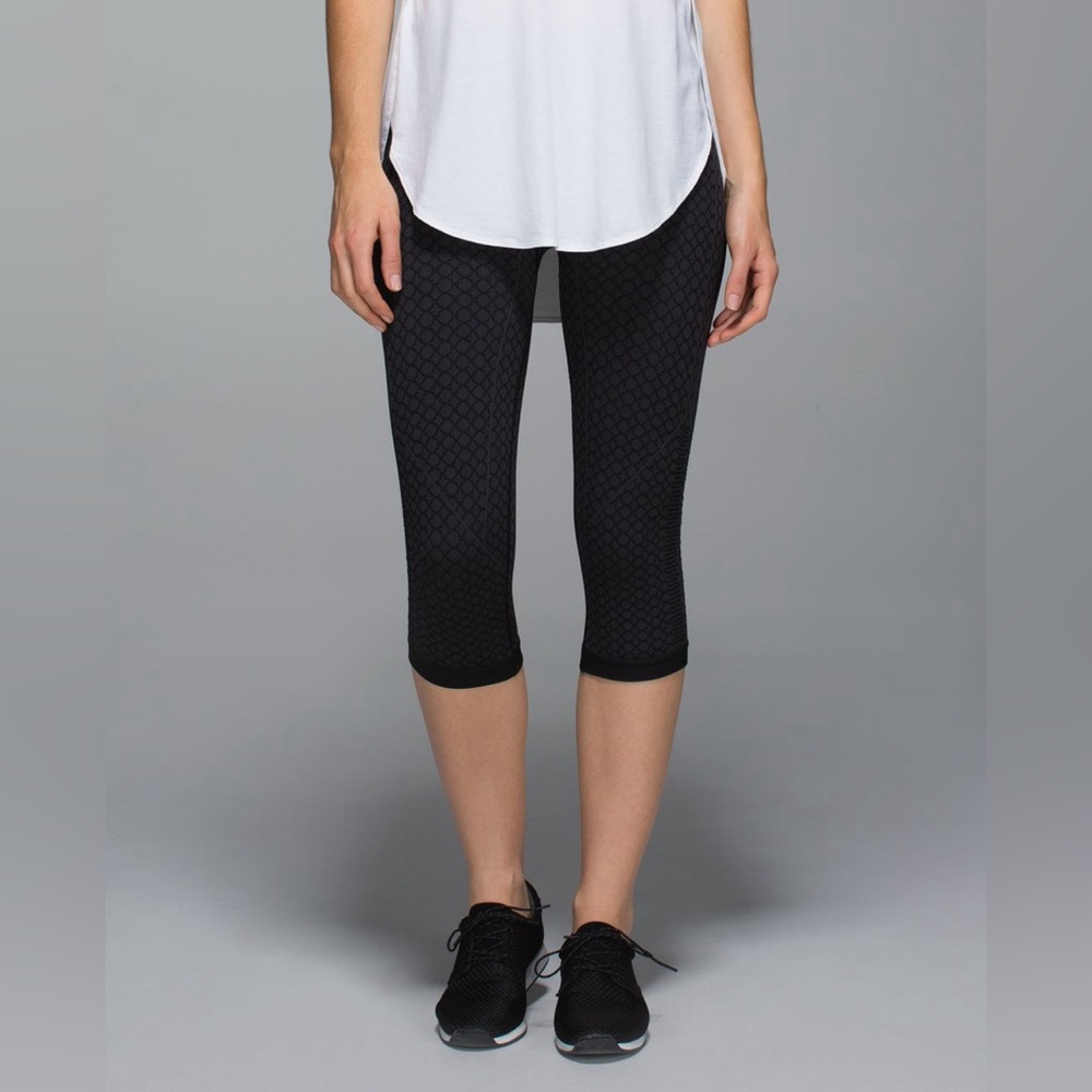 Lululemon In The Flow Crop II (First Release) - Picture 3 of 14